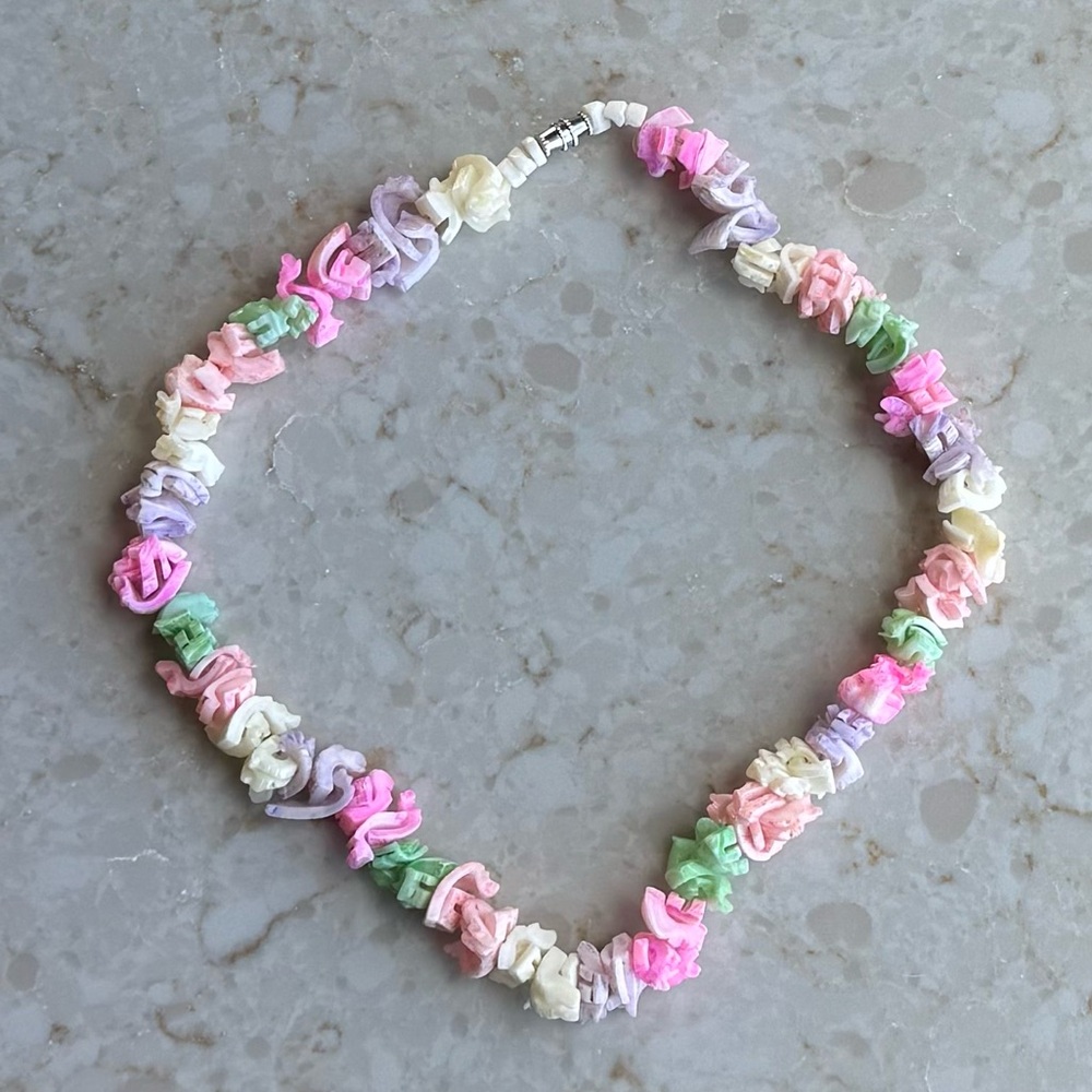 NWOT Tuckernuck Pastel Rainbow Ruffle Shell Necklace - Picture 1 of 6